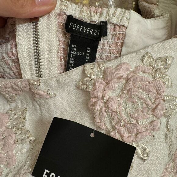 Forever 21 White Metallic Pink Puff Sleeve Regency Floral Jacquard Top M NWT - Picture 5 of 7